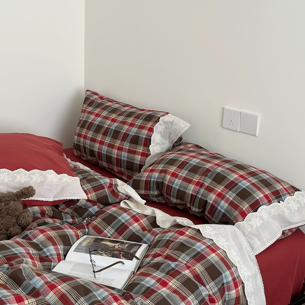 Bavarian Plaid Ruffled Bedding Set